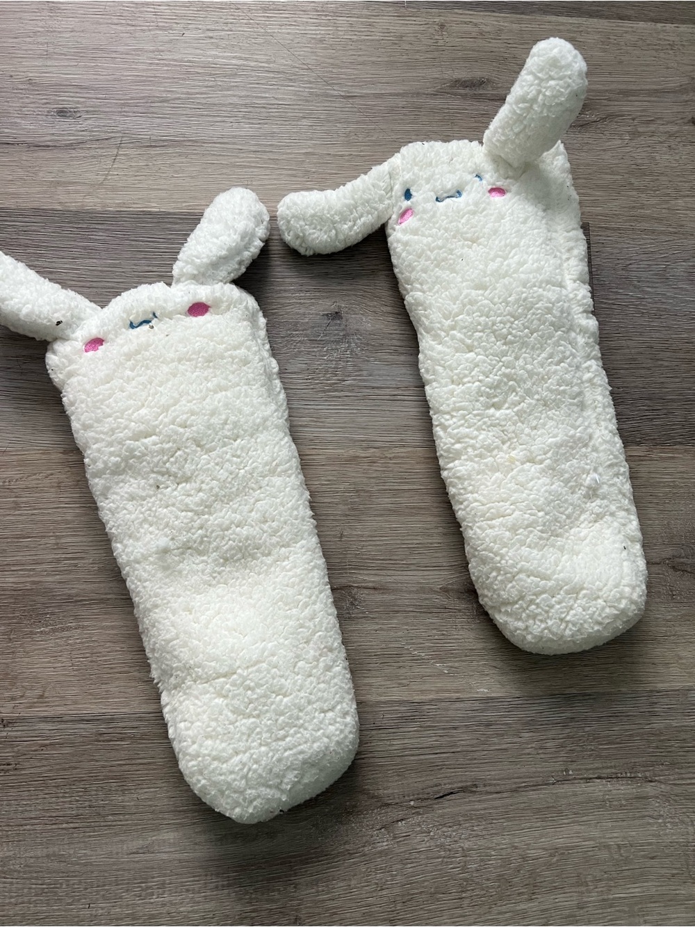 Cinnamon roll fuzzy socks